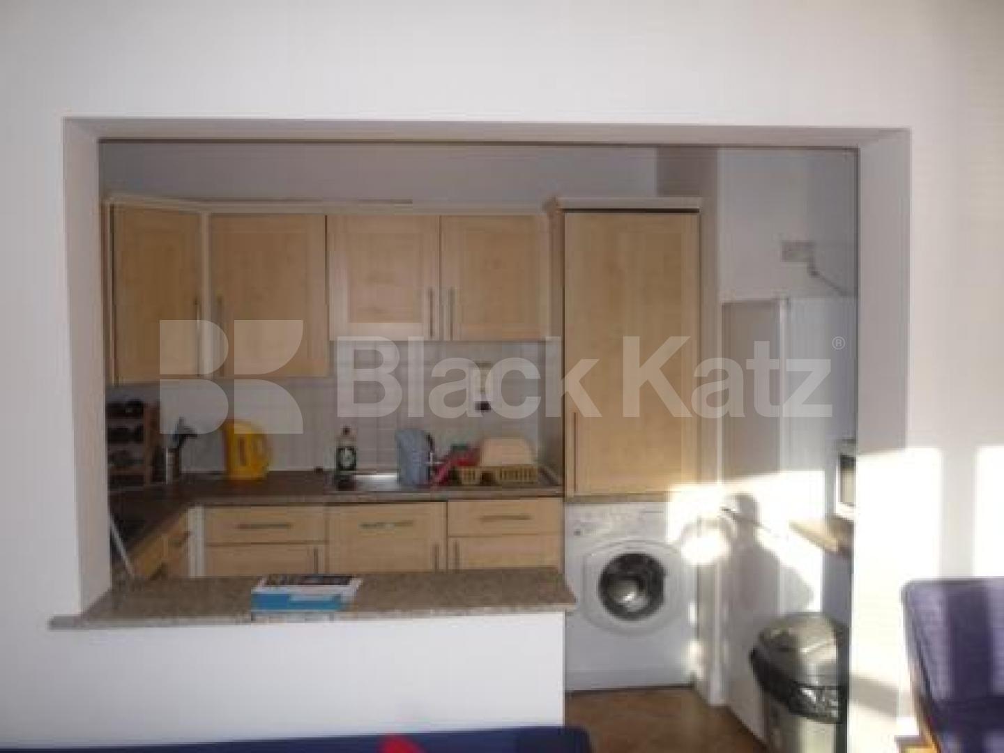 			3 Bedroom, 1 bath, 1 reception Flat			 Colney Hatch Lane, MUSWELL HILL