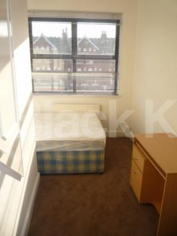 			3 Bedroom, 1 bath, 1 reception Flat			 Colney Hatch Lane, MUSWELL HILL