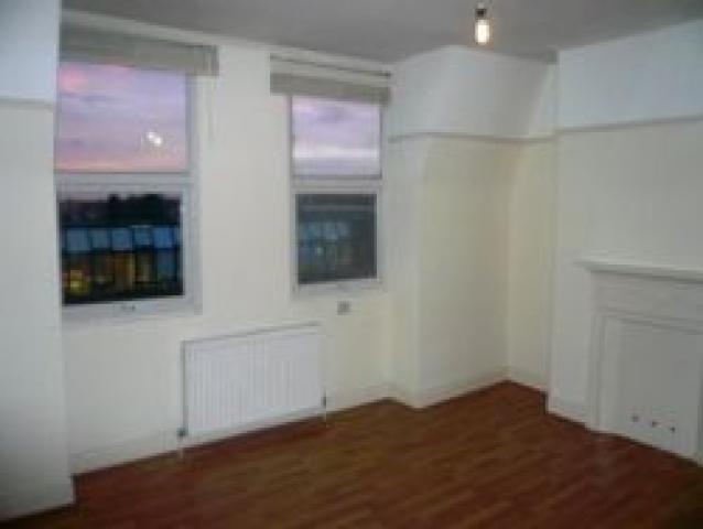 			3 Bedroom, 1 bath, 1 reception Flat			 Finchley Road, GOLDERS GREEN