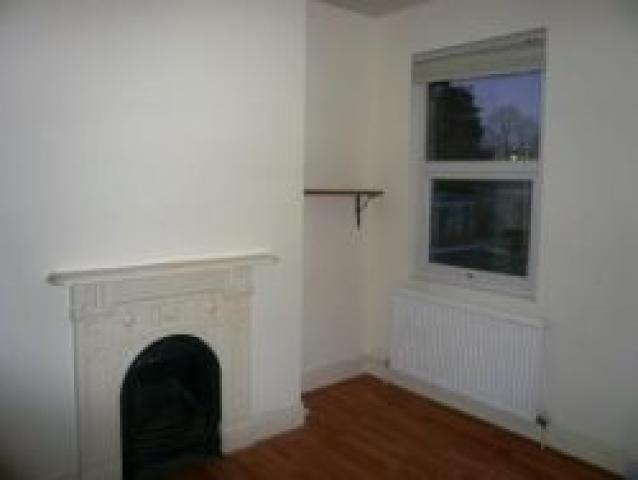 			3 Bedroom, 1 bath, 1 reception Flat			 Finchley Road, GOLDERS GREEN
