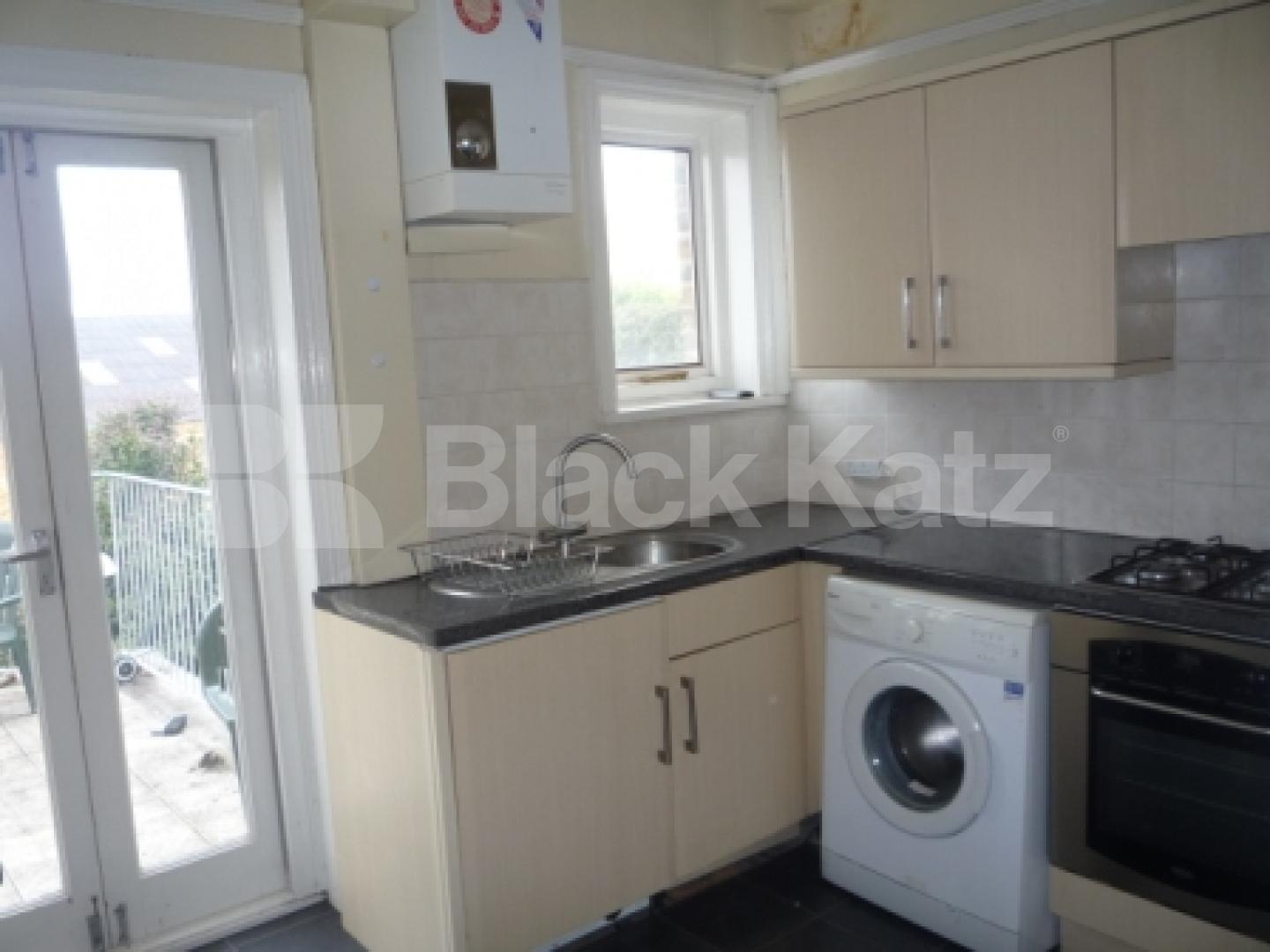 			ROOF TERRACE, 3 Bedroom, 1 bath, 1 reception Flat			 Uplands Road, CROUCH END N8