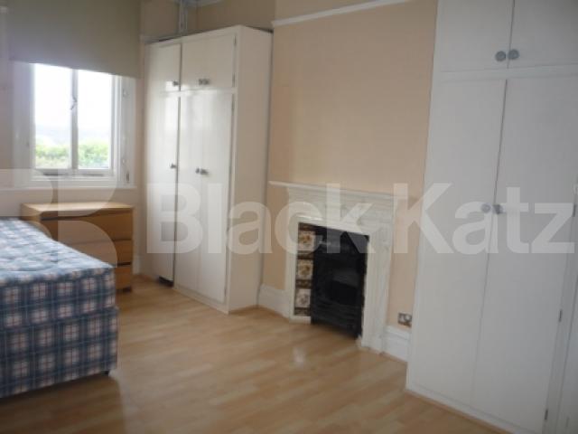 			ROOF TERRACE, 3 Bedroom, 1 bath, 1 reception Flat			 Uplands Road, CROUCH END N8