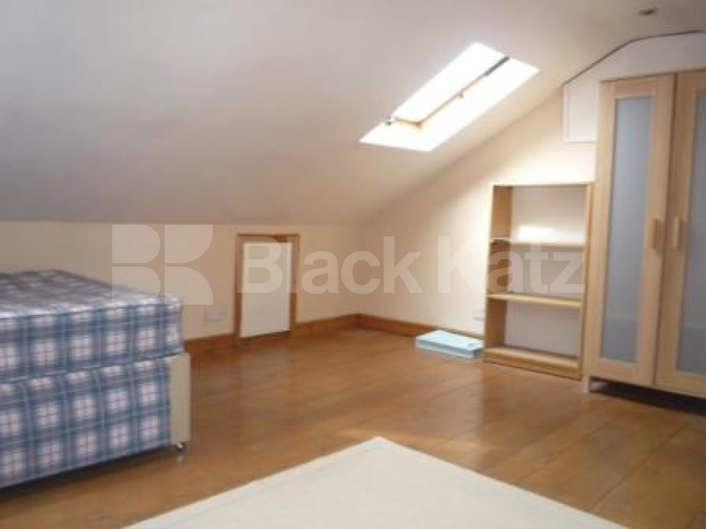 			ROOF TERRACE, 3 Bedroom, 1 bath, 1 reception Flat			 Uplands Road, CROUCH END N8