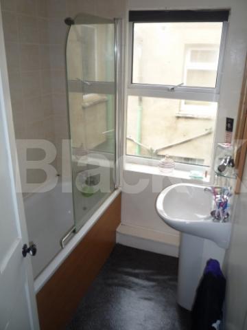 			4 Bedroom, 1 bath, 1 reception Flat			 The Broadway, CROUCH END