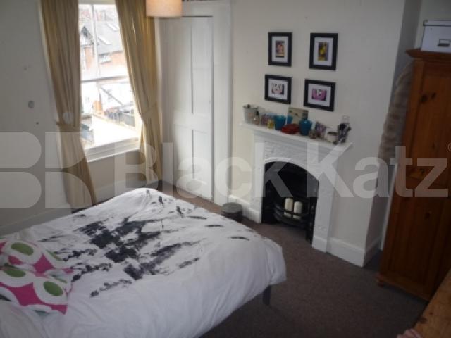 			4 Bedroom, 1 bath, 1 reception Flat			 The Broadway, CROUCH END