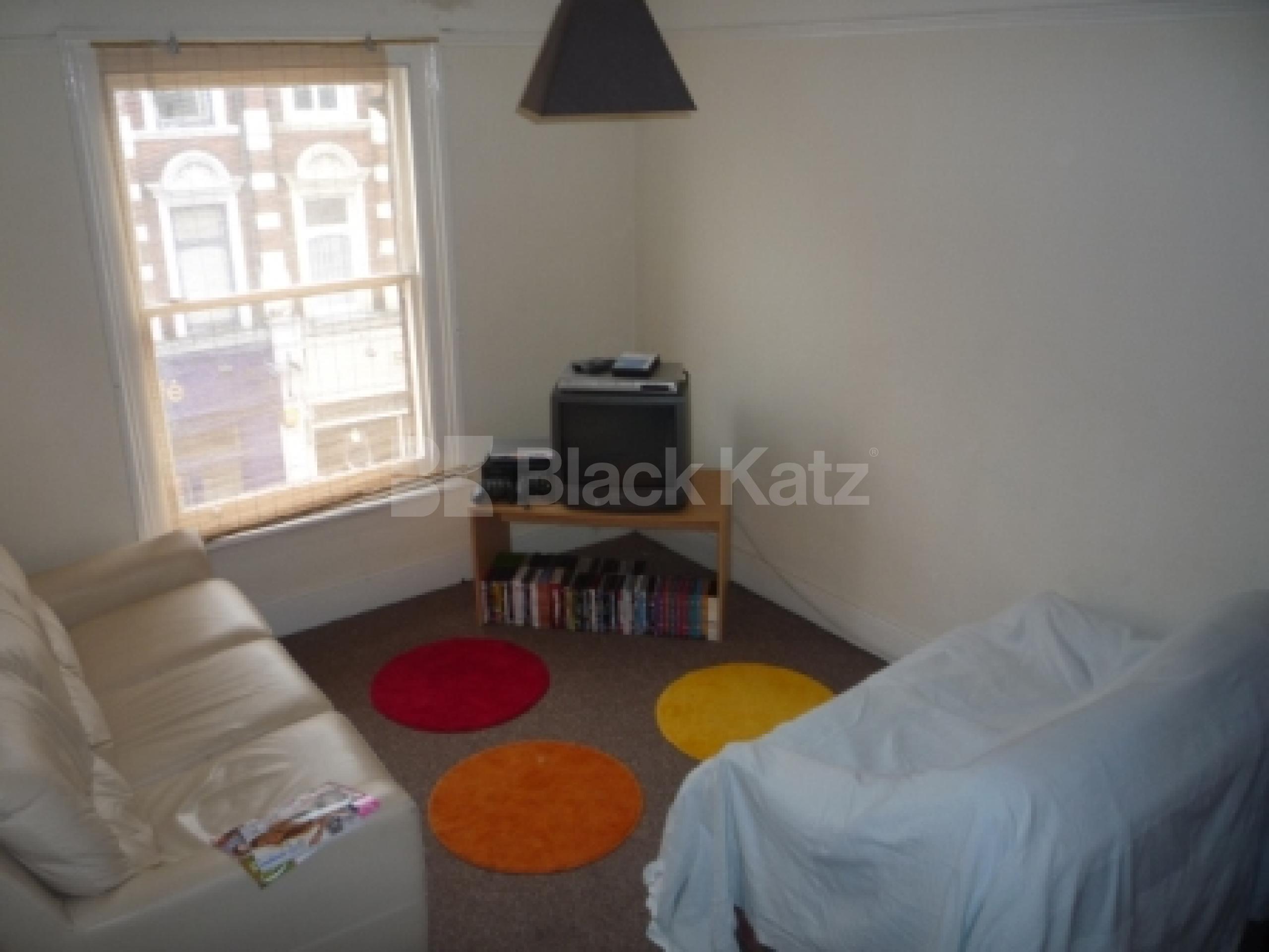 			4 Bedroom, 1 bath, 1 reception Flat			 The Broadway, CROUCH END N8