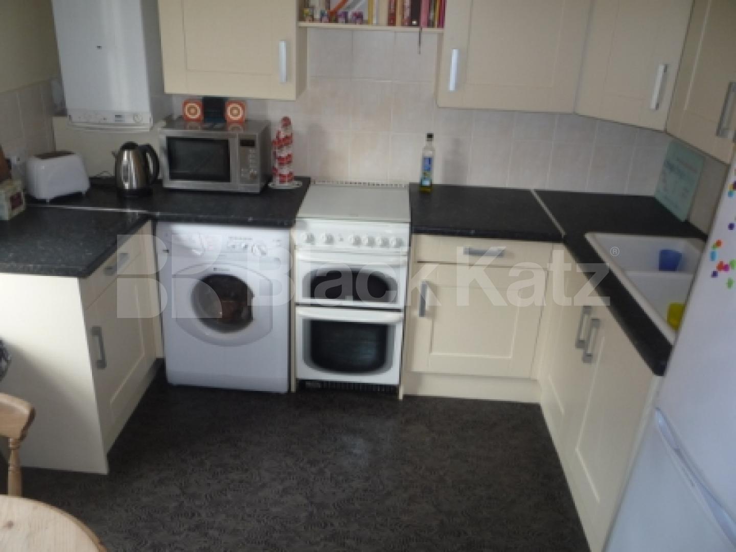 			4 Bedroom, 1 bath, 1 reception Flat			 The Broadway, CROUCH END