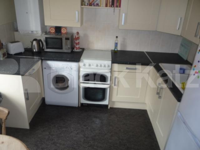 			4 Bedroom, 1 bath, 1 reception Flat			 The Broadway, CROUCH END