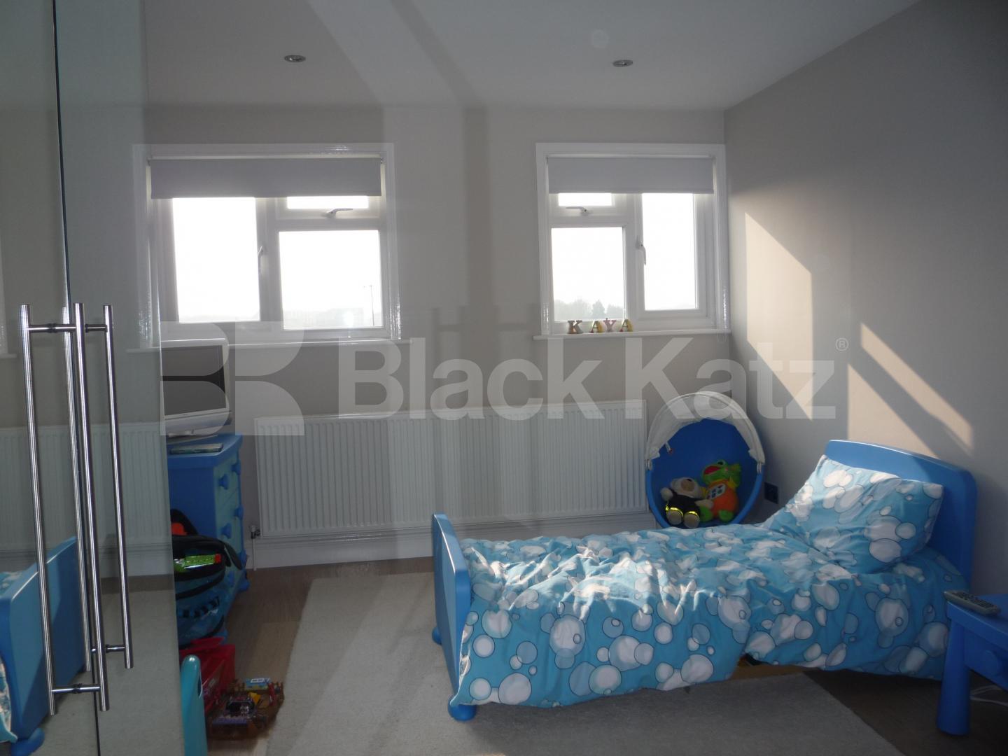 			3 Bedroom, 1 bath, 1 reception Flat			 Colney Hatch Lane, MUSWELL HILL