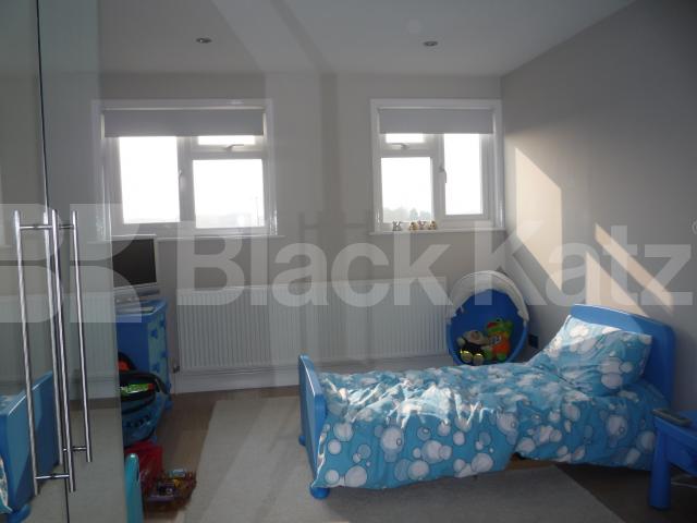 			3 Bedroom, 1 bath, 1 reception Flat			 Colney Hatch Lane, MUSWELL HILL