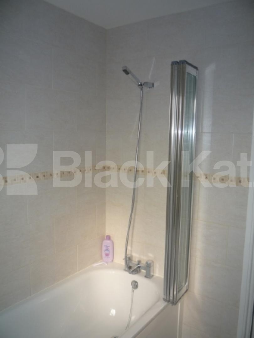 			3 Bedroom, 1 bath, 1 reception Flat			 Colney Hatch Lane, MUSWELL HILL