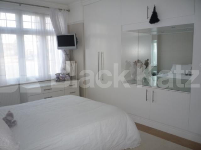 			3 Bedroom, 1 bath, 1 reception Flat			 Colney Hatch Lane, MUSWELL HILL