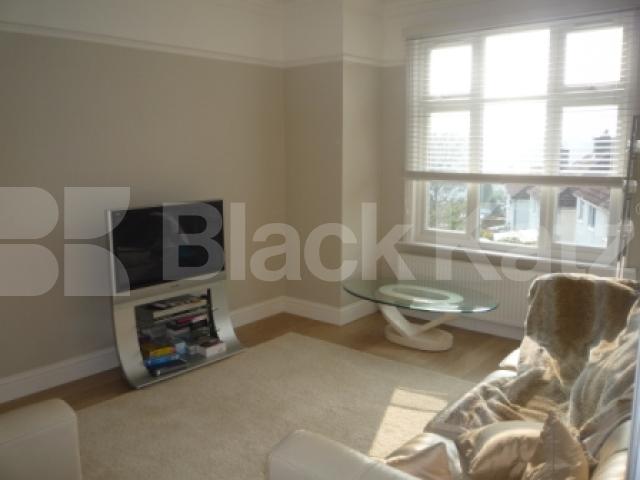 			3 Bedroom, 1 bath, 1 reception Flat			 Colney Hatch Lane, MUSWELL HILL