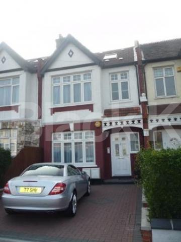 			3 Bedroom, 1 bath, 1 reception Flat			 Colney Hatch Lane, MUSWELL HILL
