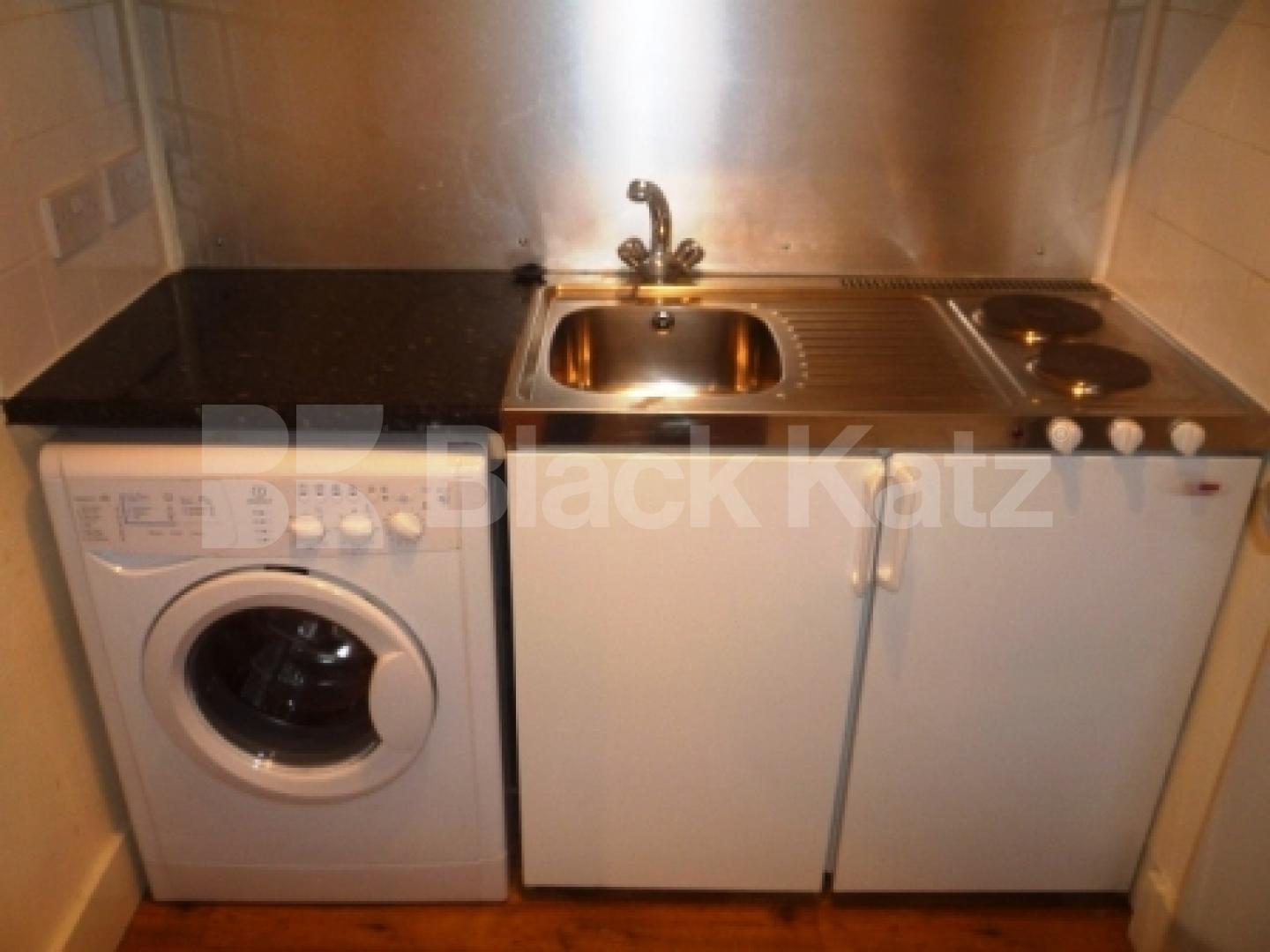 			AMAZING LOCATION!, Studio Apartment, 1 bath, 1 reception Flat			 Avenue Road, Crouch End/Highgate