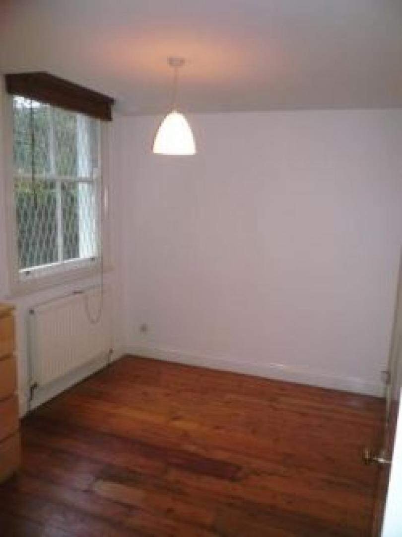 			SPACIOUS PROPERTY WITH AN 80FT GARDEN, 2 Bedroom, 1 bath, 1 reception Flat			 Fordwych Road, WEST HAMPSTEAD/KILBURN