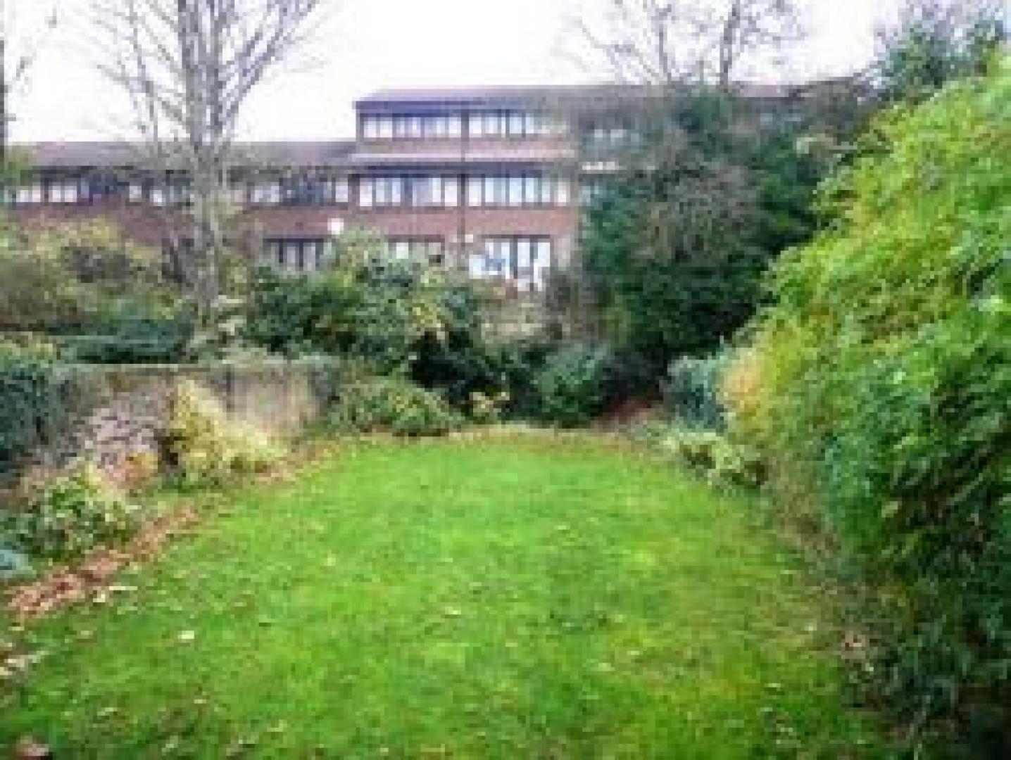 			SPACIOUS PROPERTY WITH AN 80FT GARDEN, 2 Bedroom, 1 bath, 1 reception Flat			 Fordwych Road, WEST HAMPSTEAD/KILBURN