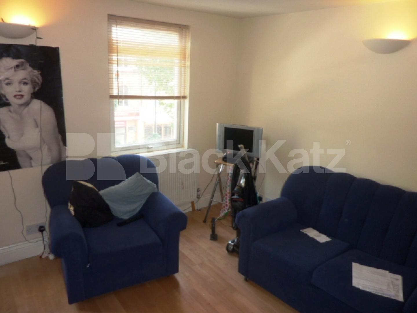 			GREAT LOCATION FOR ALL CENTRAL LONDON UNIVERSITEIES, 3 Bedroom, 1 bath, 1 reception Flat			 Kings Cross Road, KINGS CROSS-RUSSELL SQUARE