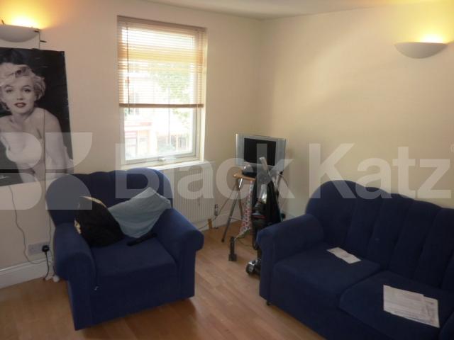 			GREAT LOCATION FOR ALL CENTRAL LONDON UNIVERSITEIES, 3 Bedroom, 1 bath, 1 reception Flat			 Kings Cross Road, KINGS CROSS-RUSSELL SQUARE