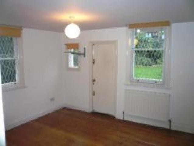 			SPACIOUS PROPERTY WITH AN 80FT GARDEN, 2 Bedroom, 1 bath, 1 reception Flat			 Fordwych Road, WEST HAMPSTEAD/KILBURN