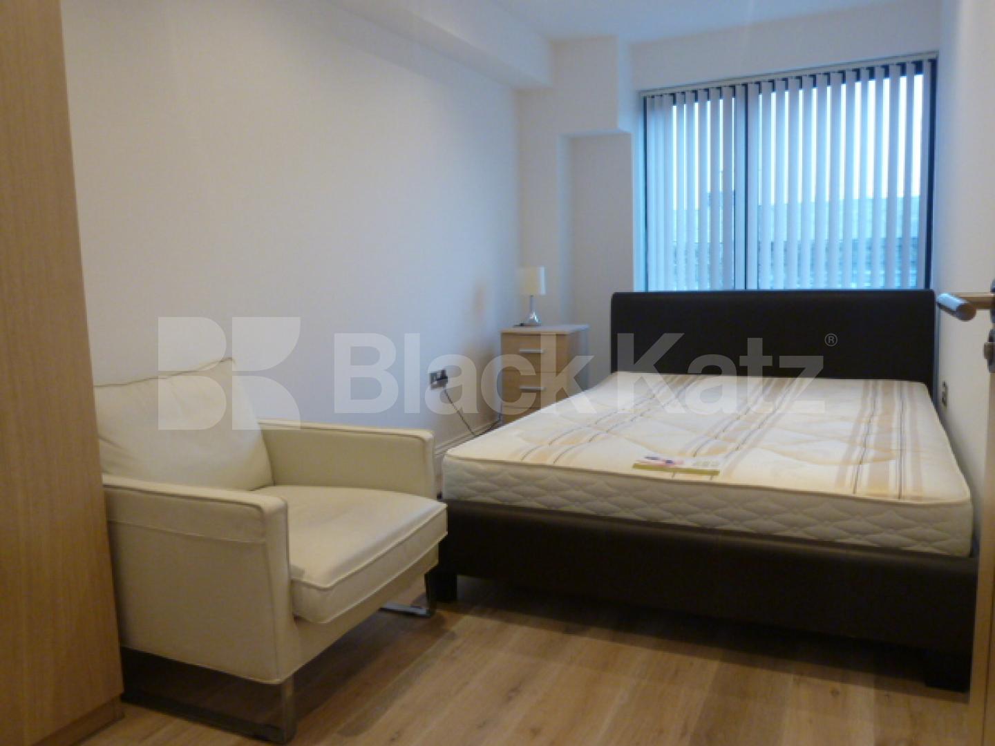 			STUNNING NEW 2 BEDROOM SPLIT LEVEL APARTMENT WITH PRIVATE TERRACE, 2 Bedroom, 1 bath, 1 reception Flat			 Baron Street, ANGEL-ISLINGTON