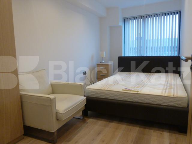 			STUNNING NEW 2 BEDROOM SPLIT LEVEL APARTMENT WITH PRIVATE TERRACE, 2 Bedroom, 1 bath, 1 reception Flat			 Baron Street, ANGEL-ISLINGTON