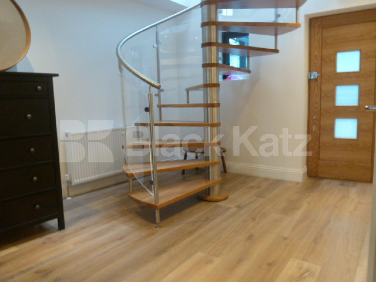 			STUNNING NEW 2 BEDROOM SPLIT LEVEL APARTMENT WITH PRIVATE TERRACE, 2 Bedroom, 1 bath, 1 reception Flat			 Baron Street, ANGEL-ISLINGTON