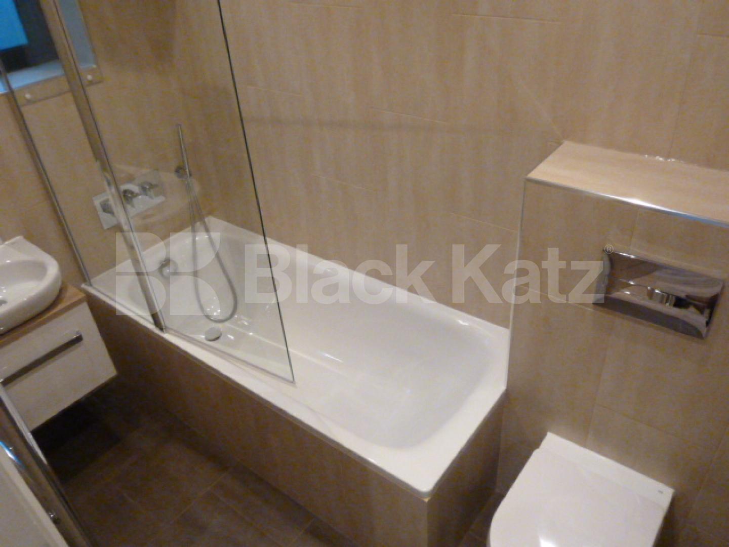 			STUNNING NEW 2 BEDROOM SPLIT LEVEL APARTMENT WITH PRIVATE TERRACE, 2 Bedroom, 1 bath, 1 reception Flat			 Baron Street, ANGEL-ISLINGTON