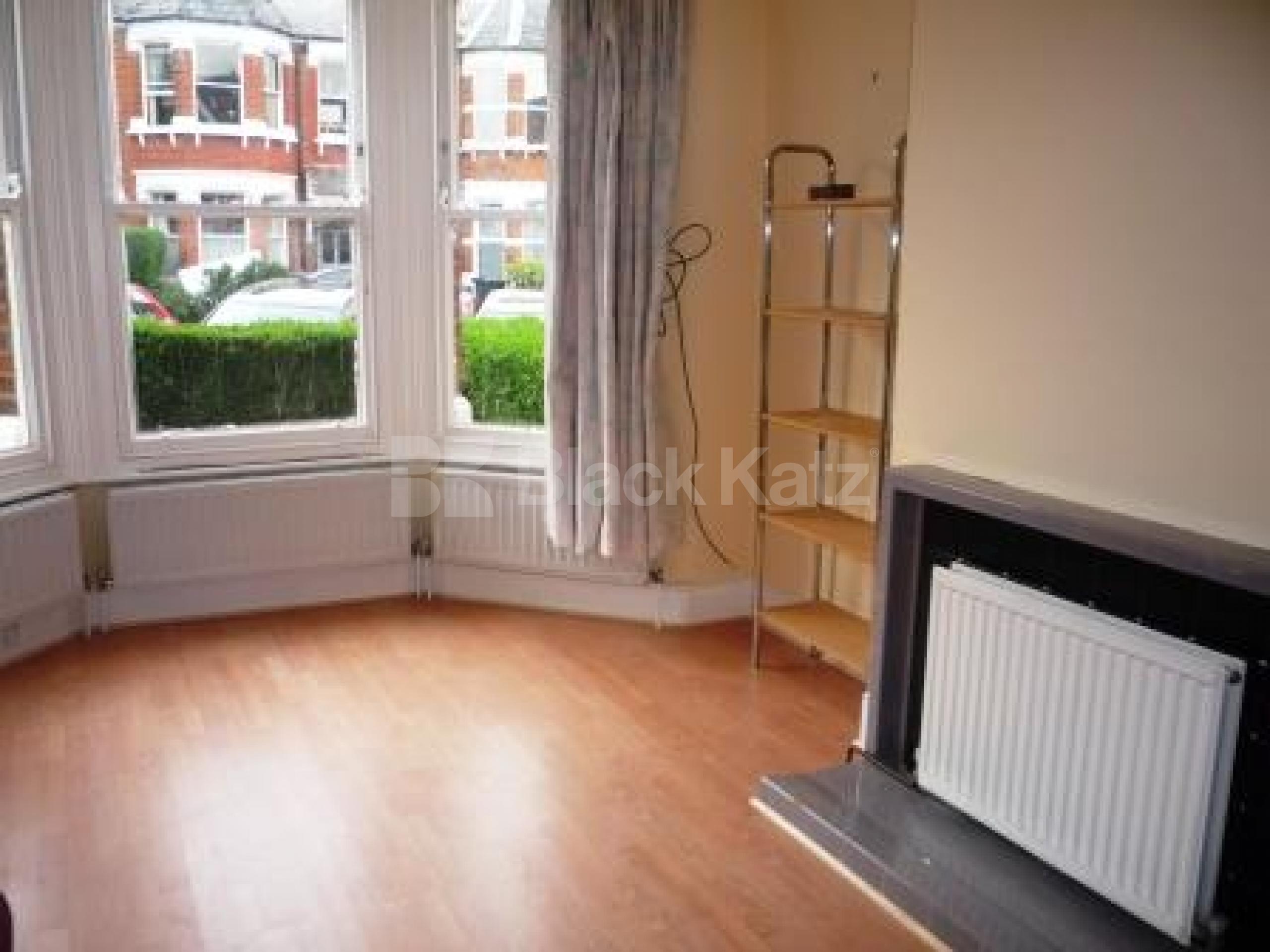 			2 Bedroom, 1 bath, 1 reception Ground Floor Flat			 Northcott Avenue, BOUNDS GREEN N22