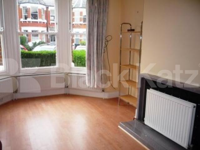 			2 Bedroom, 1 bath, 1 reception Ground Floor Flat			 Northcott Avenue, BOUNDS GREEN