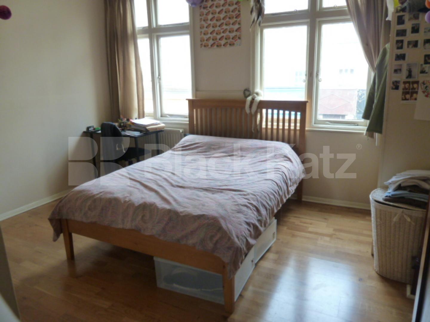 			GREAT TWO BEDROOM FLAT IN ANGEL WITH A ROOF TERRACE, 2 Bedroom, 1 bath, 1 reception Flat			 Chapel Market, ANGEL-ISLINGTON