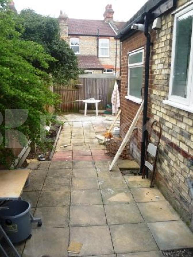 			2 Bedroom, 1 bath, 1 reception Ground Floor Flat			 Northcott Avenue, BOUNDS GREEN