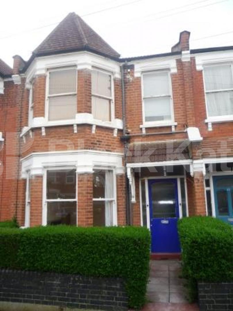 			2 Bedroom, 1 bath, 1 reception Ground Floor Flat			 Northcott Avenue, BOUNDS GREEN