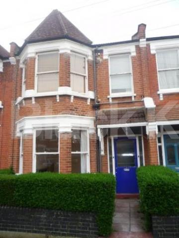 			2 Bedroom, 1 bath, 1 reception Ground Floor Flat			 Northcott Avenue, BOUNDS GREEN