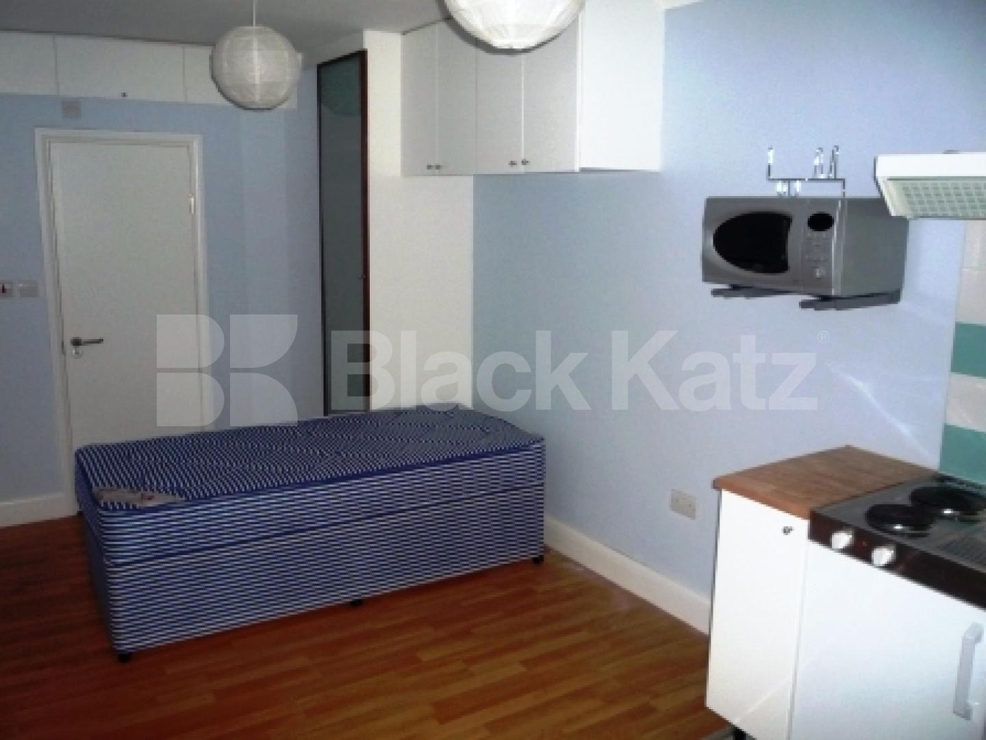 			Studio Apartment, 1 bath, 1 reception Studio			 Waldergrave Road, TURNPIKE LANE