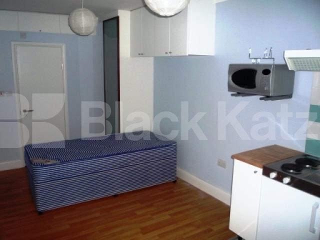 			Studio Apartment, 1 bath, 1 reception Studio			 Waldergrave Road, TURNPIKE LANE