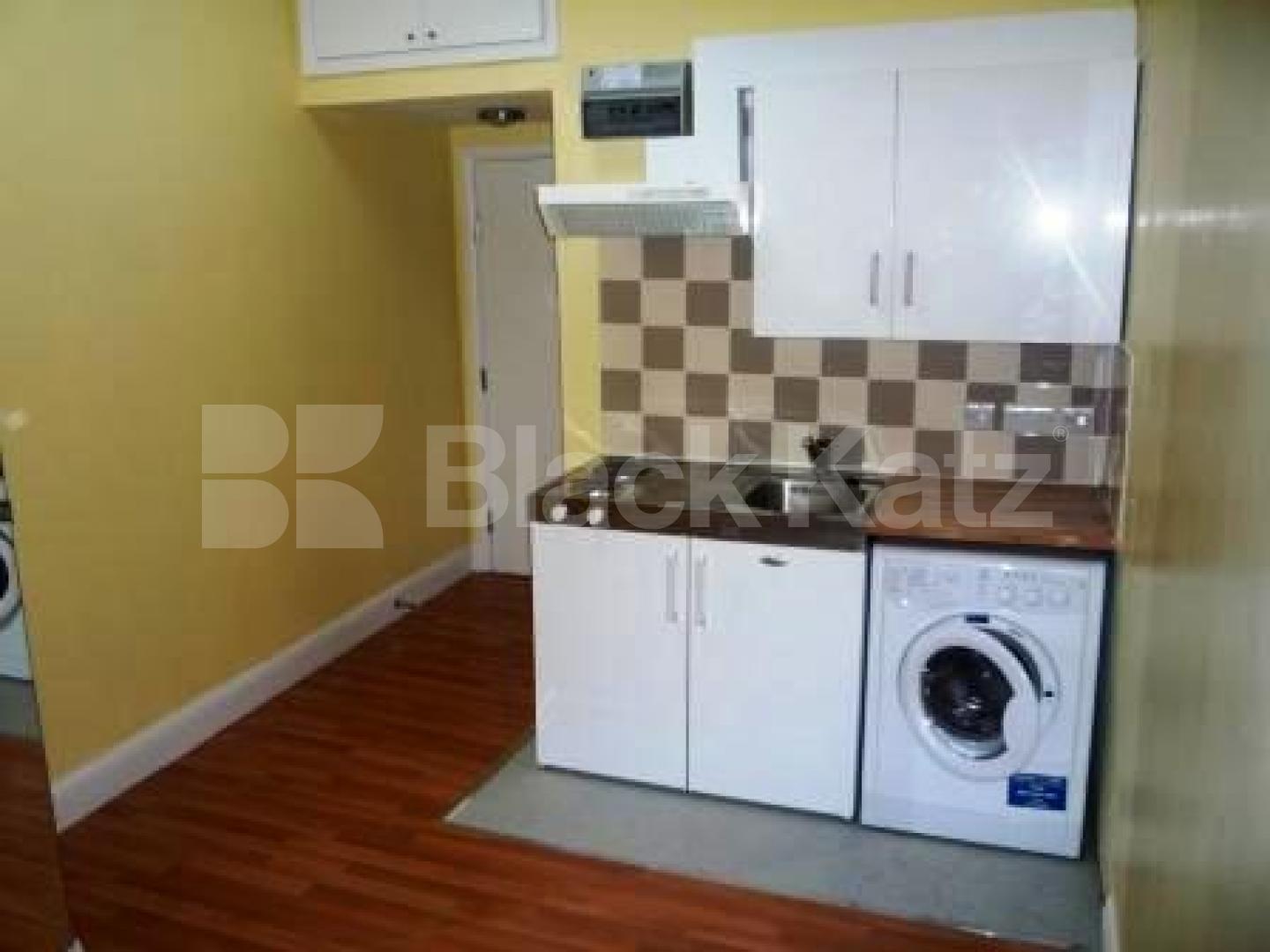 			Studio Apartment, 1 bath, 1 reception Studio			 Waldergrave Road, TURNPIKE LANE