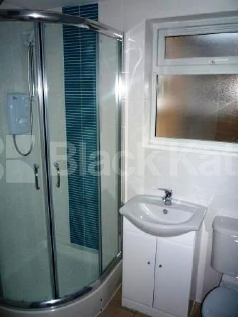 			Studio Apartment, 1 bath, 1 reception Studio			 Waldergrave Road, TURNPIKE LANE