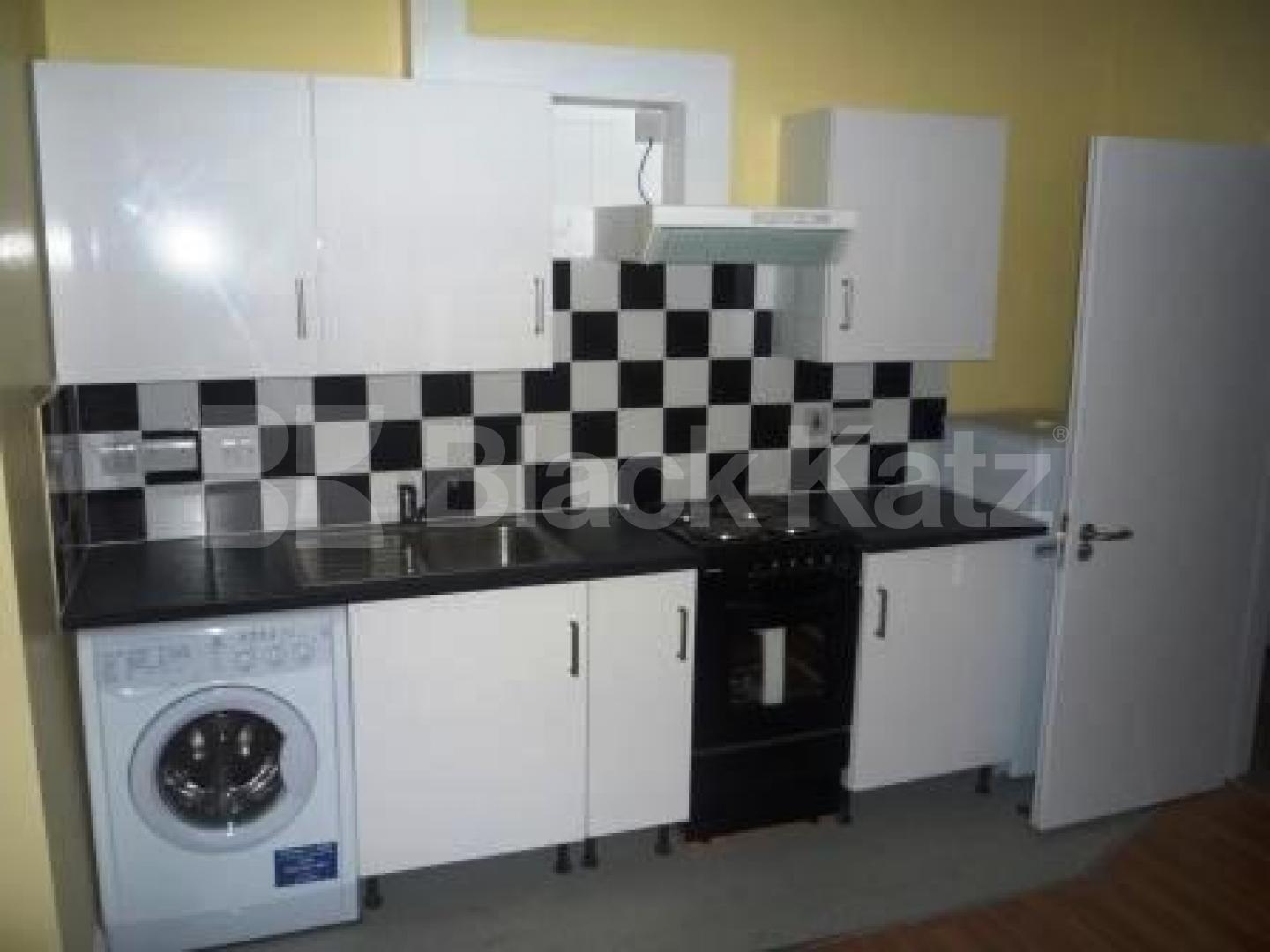 			Studio Apartment, 1 bath, 1 reception Studio			 Waldergrave Road, TURNPIKE LANE