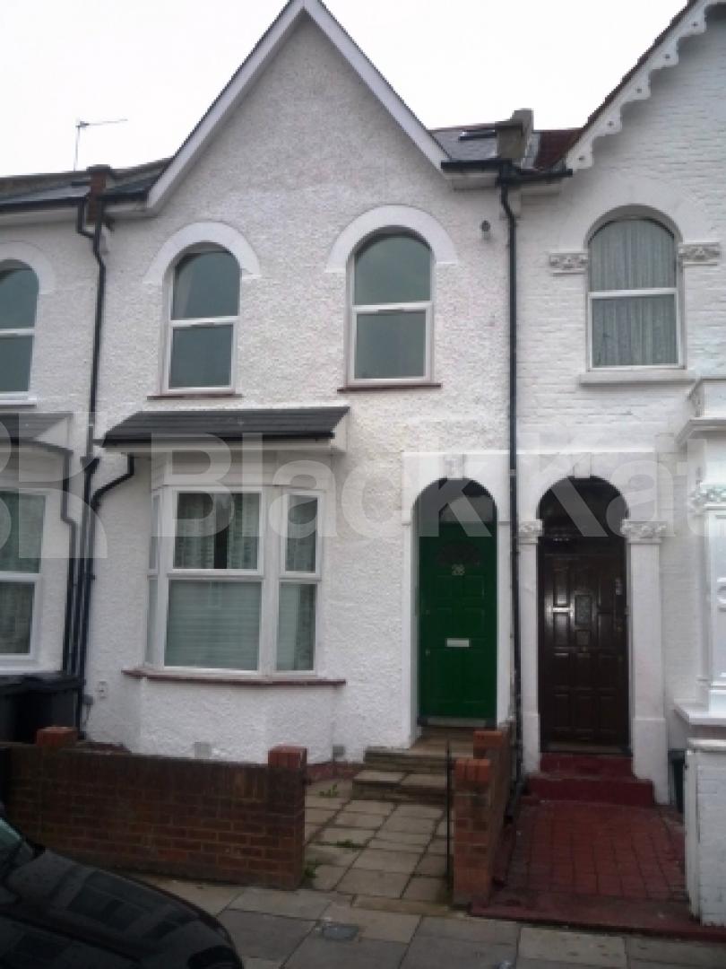 			Studio Apartment, 1 bath, 1 reception Studio			 Waldergrave Road, TURNPIKE LANE