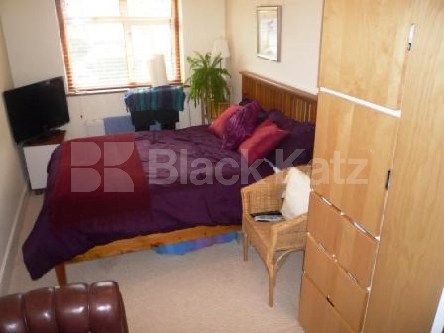 			3 Bedroom, 1 bath, 1 reception Flat			 Alexandra Park Road, ALEXANDRA PALACE