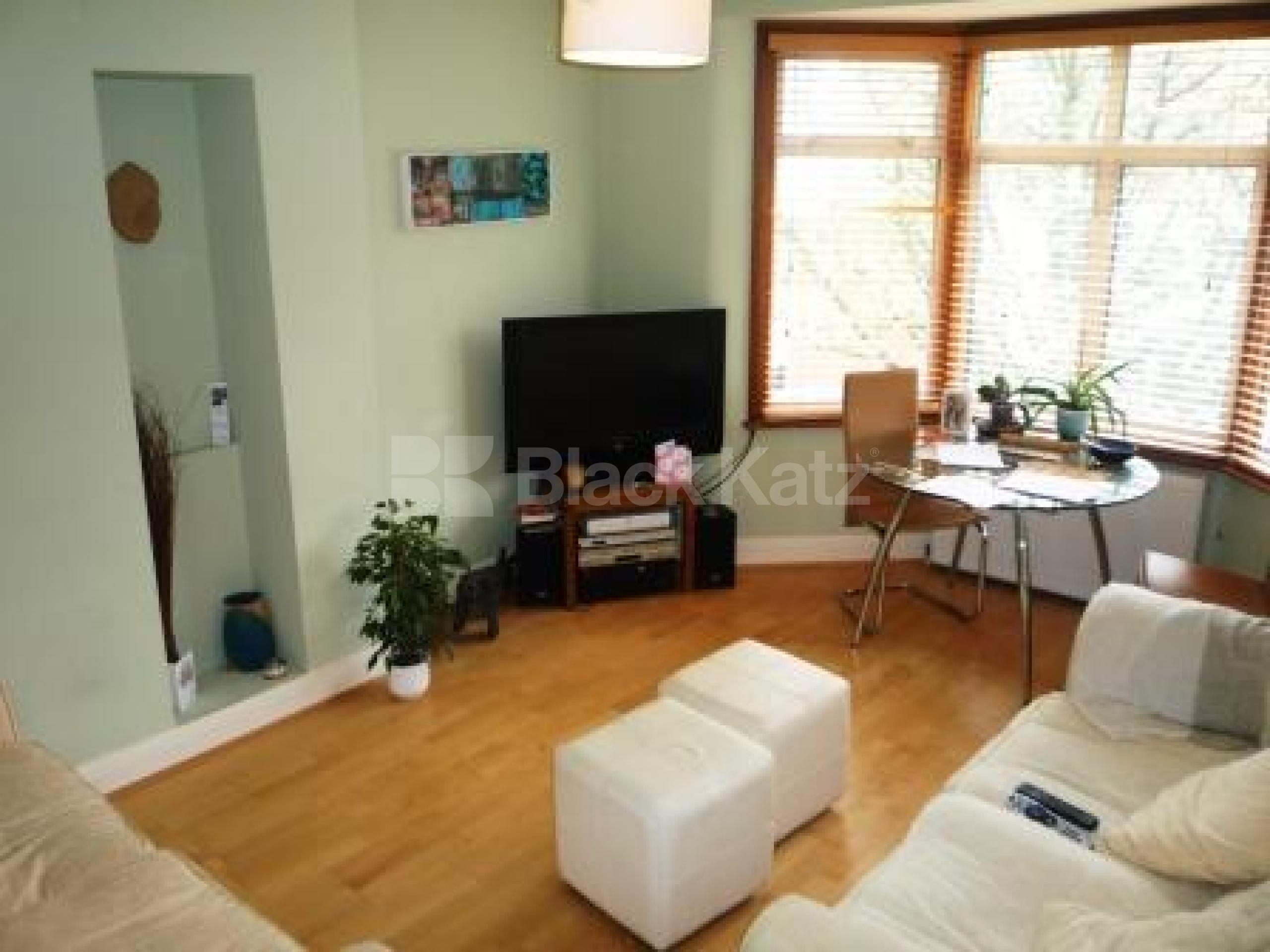 			3 Bedroom, 1 bath, 1 reception Flat			 Alexandra Park Road, ALEXANDRA PALACE N22