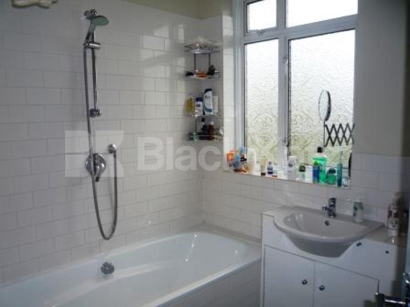 			3 Bedroom, 1 bath, 1 reception Flat			 Alexandra Park Road, ALEXANDRA PALACE