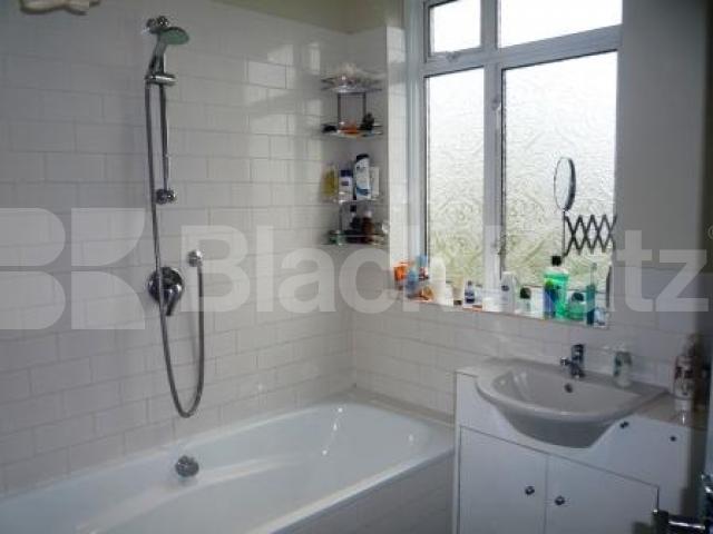 			3 Bedroom, 1 bath, 1 reception Flat			 Alexandra Park Road, ALEXANDRA PALACE