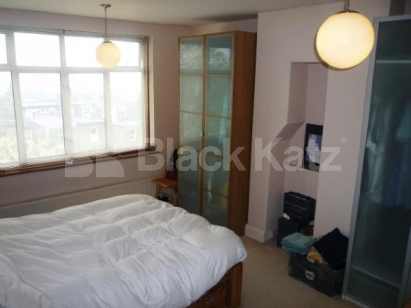 			3 Bedroom, 1 bath, 1 reception Flat			 Alexandra Park Road, ALEXANDRA PALACE