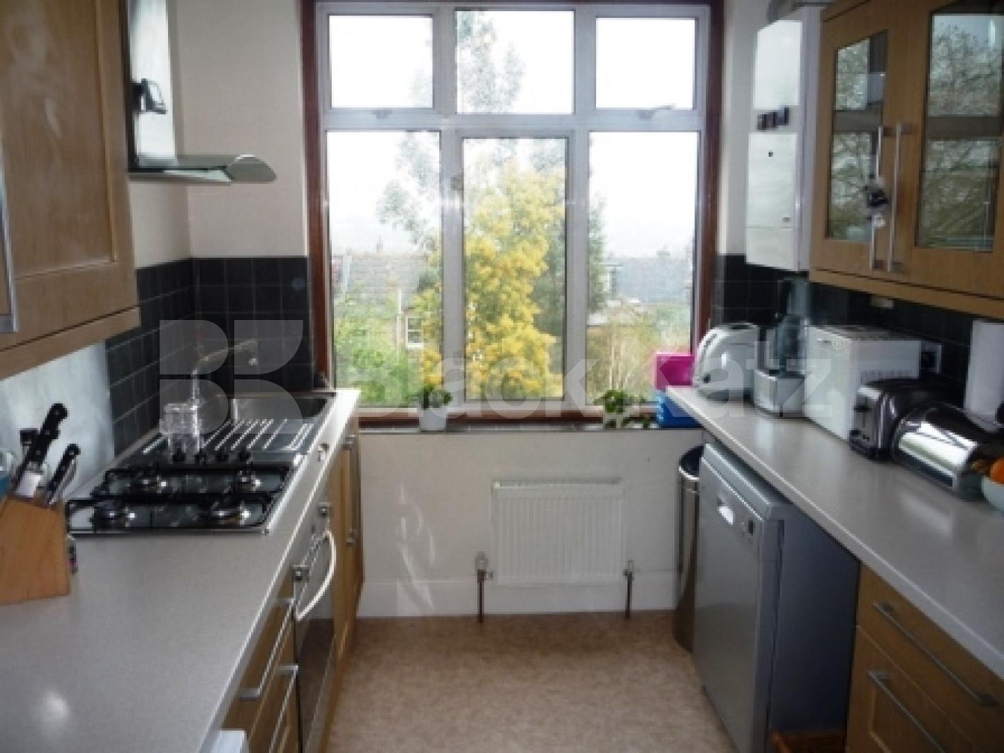 			3 Bedroom, 1 bath, 1 reception Flat			 Alexandra Park Road, ALEXANDRA PALACE