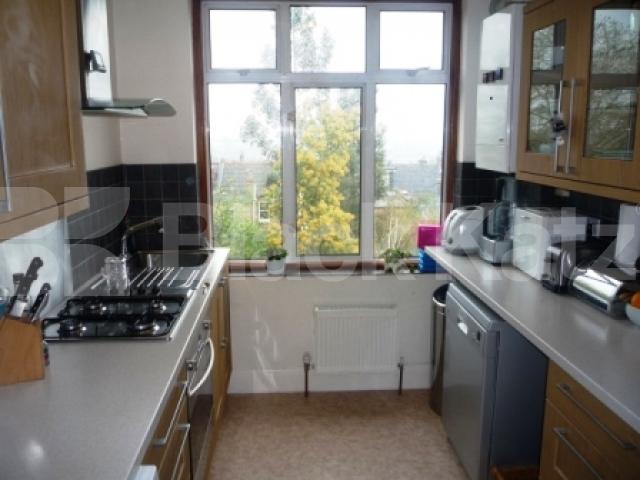 			3 Bedroom, 1 bath, 1 reception Flat			 Alexandra Park Road, ALEXANDRA PALACE