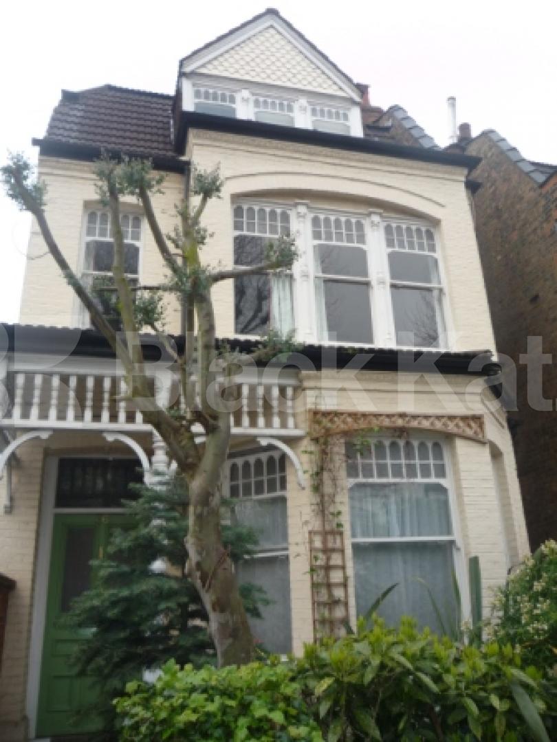 			LET BY BLACK KATZ, 2 Bedroom, 1 bath, 1 reception Flat			 Kings Avenue, MUSWELL HILL