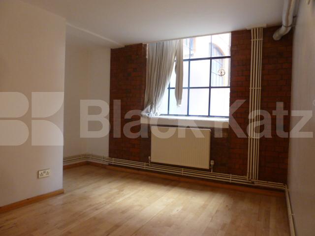 			NEW INSTRUCTION! WAREHOUSE CONVERSION, 1 Bedroom, 1 bath, 1 reception Flat			 Henshall Street, ISLINGTON/CANONBURY