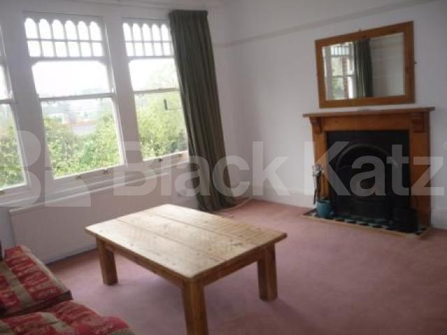 			LET BY BLACK KATZ, 2 Bedroom, 1 bath, 1 reception Flat			 Kings Avenue, MUSWELL HILL